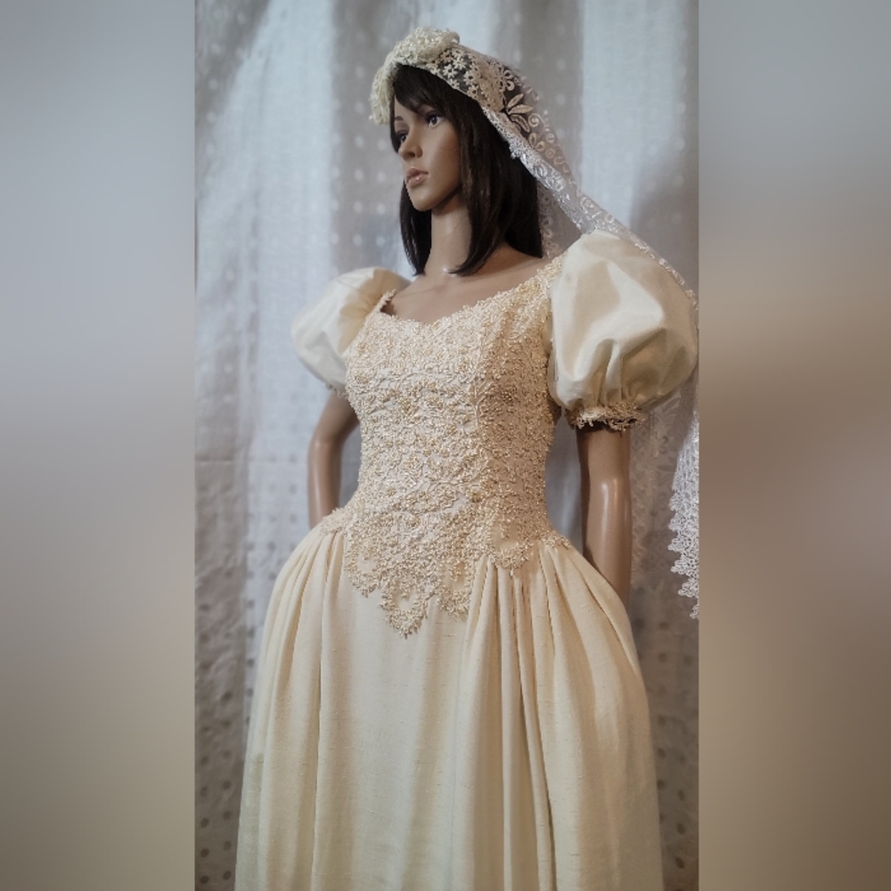 Vintage wedding dress